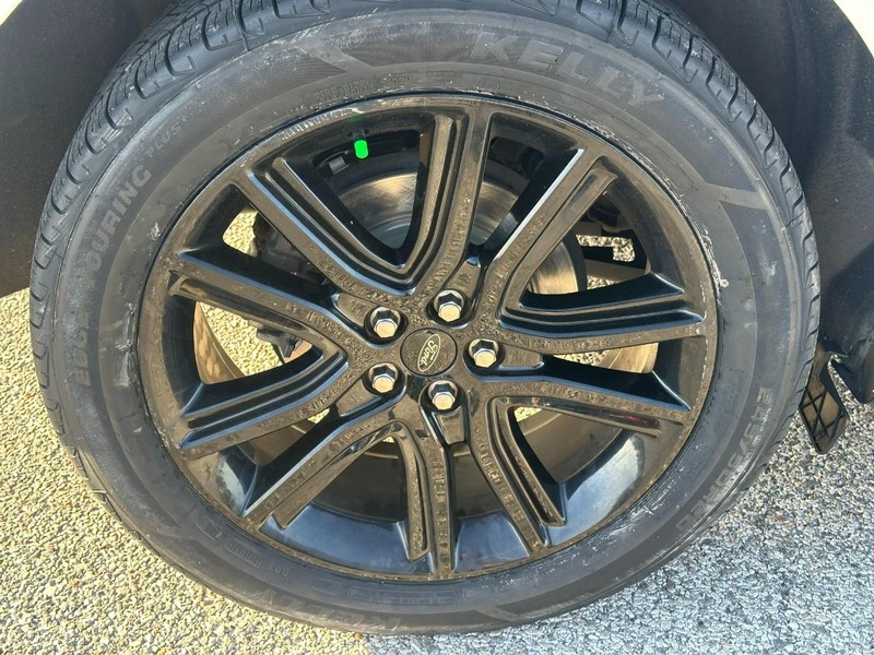 Ford Edge Vehicle Full-screen Gallery Image 6