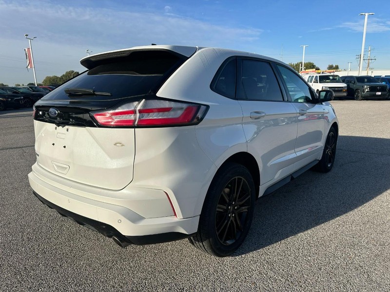 Ford Edge Vehicle Full-screen Gallery Image 7