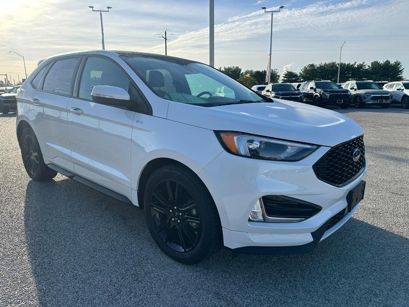 Ford Edge Vehicle Full-screen Gallery Image 8