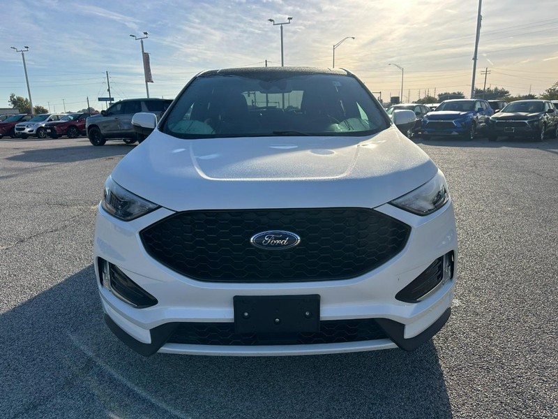 Ford Edge Vehicle Full-screen Gallery Image 9