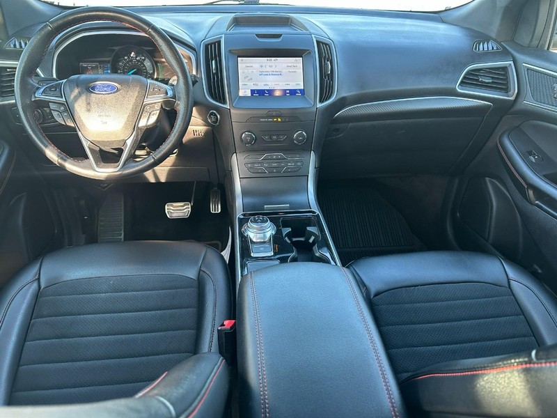 Ford Edge Vehicle Full-screen Gallery Image 12
