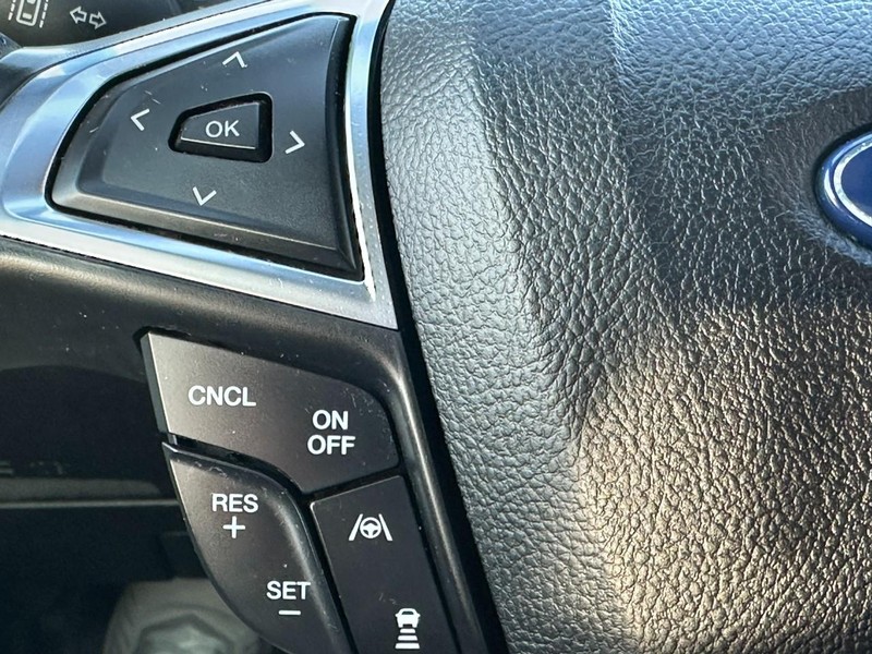 Ford Edge Vehicle Full-screen Gallery Image 19