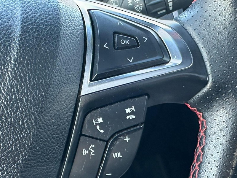 Ford Edge Vehicle Full-screen Gallery Image 20