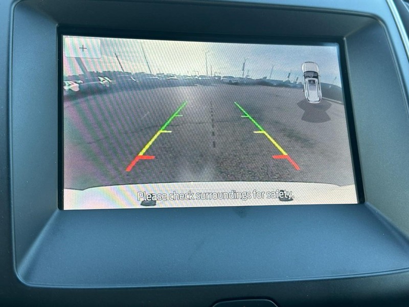 Ford Edge Vehicle Full-screen Gallery Image 24