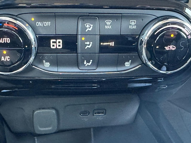 Chevrolet Trax Vehicle Full-screen Gallery Image 13