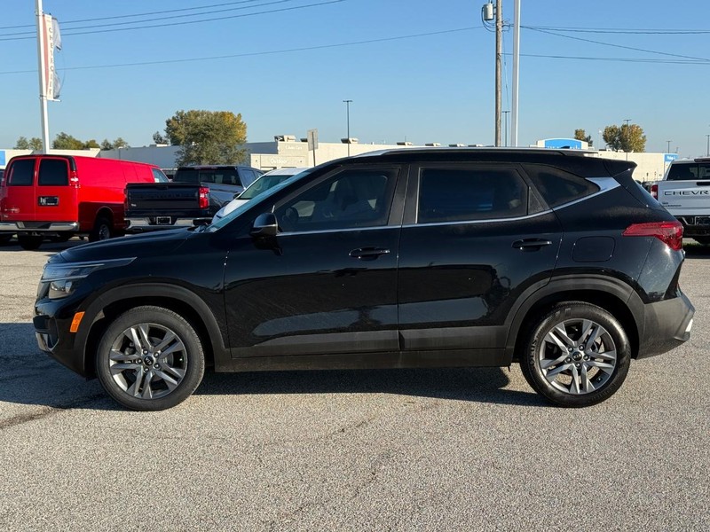 Kia Seltos Vehicle Full-screen Gallery Image 2