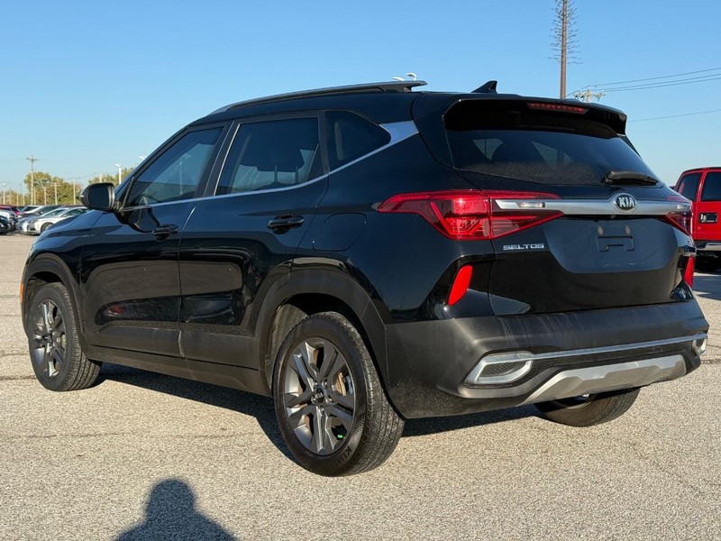 Kia Seltos Vehicle Full-screen Gallery Image 3