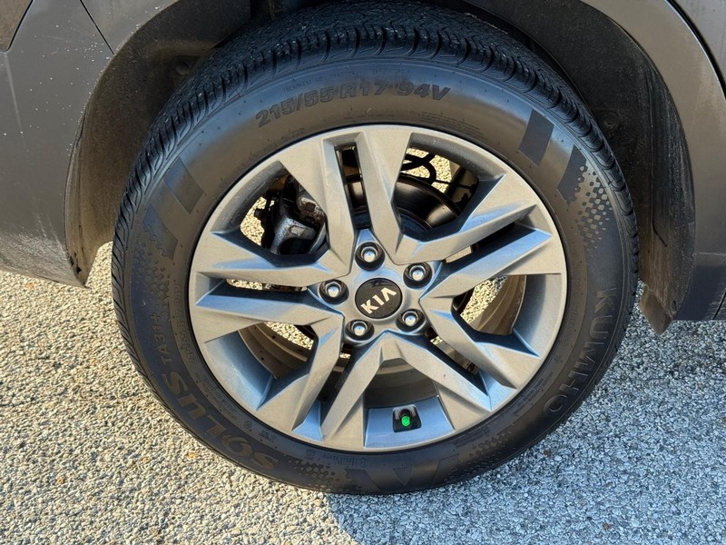 Kia Seltos Vehicle Full-screen Gallery Image 7