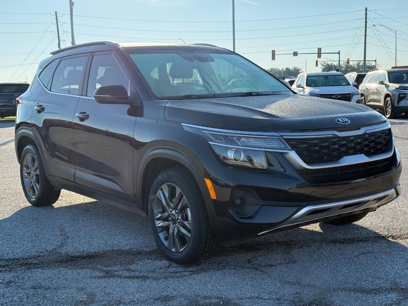 Kia Seltos Vehicle Full-screen Gallery Image 8