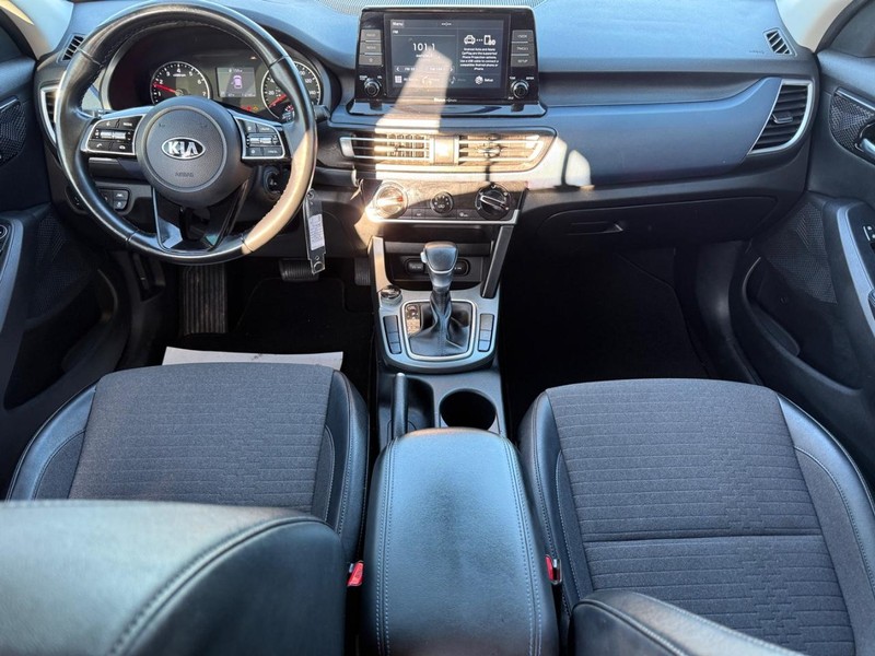 Kia Seltos Vehicle Full-screen Gallery Image 11