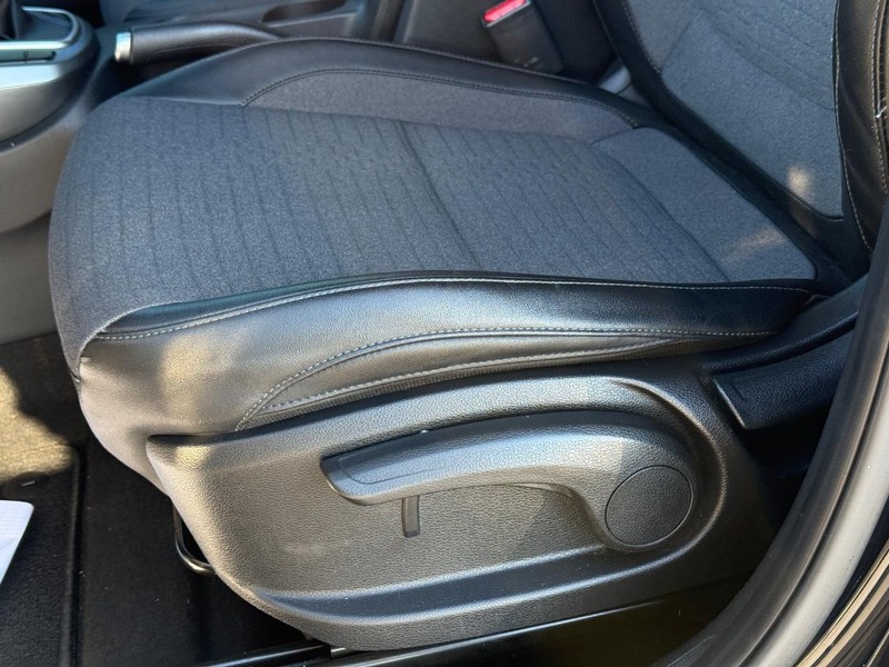 Kia Seltos Vehicle Full-screen Gallery Image 23