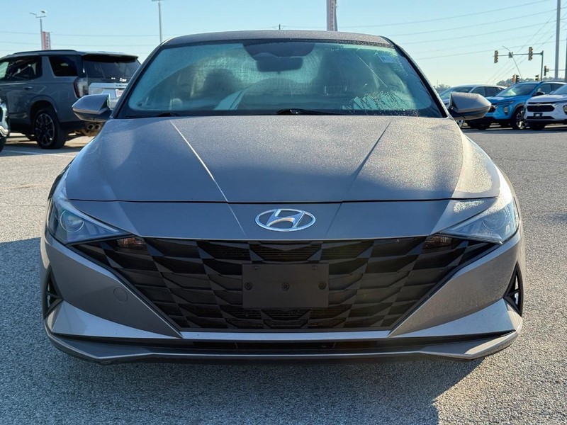 Hyundai Elantra Vehicle Full-screen Gallery Image 9