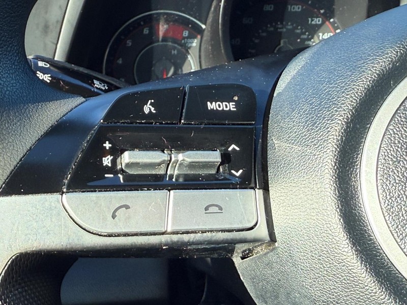 Hyundai Elantra Vehicle Full-screen Gallery Image 13