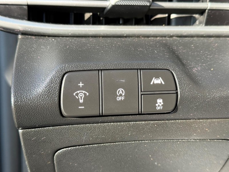 Hyundai Elantra Vehicle Full-screen Gallery Image 21