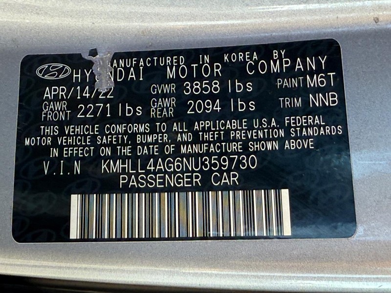 Hyundai Elantra Vehicle Full-screen Gallery Image 24