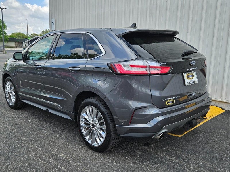 Ford Edge Vehicle Full-screen Gallery Image 3