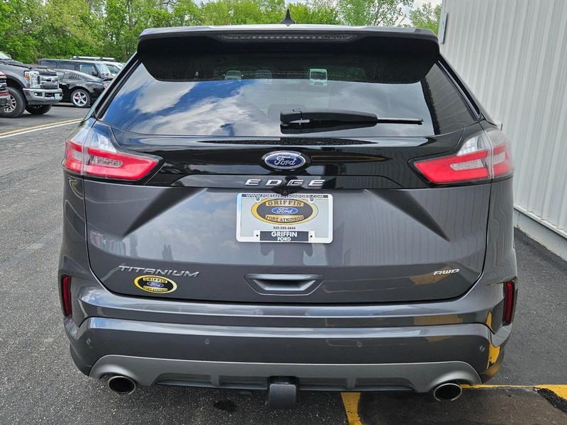 Ford Edge Vehicle Full-screen Gallery Image 4