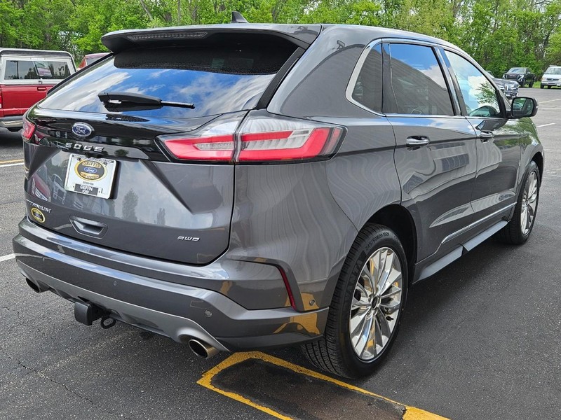 Ford Edge Vehicle Full-screen Gallery Image 6