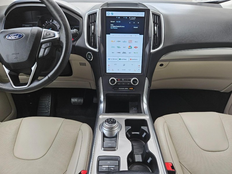 Ford Edge Vehicle Full-screen Gallery Image 10
