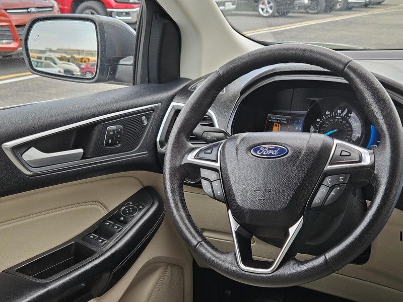 Ford Edge Vehicle Full-screen Gallery Image 13