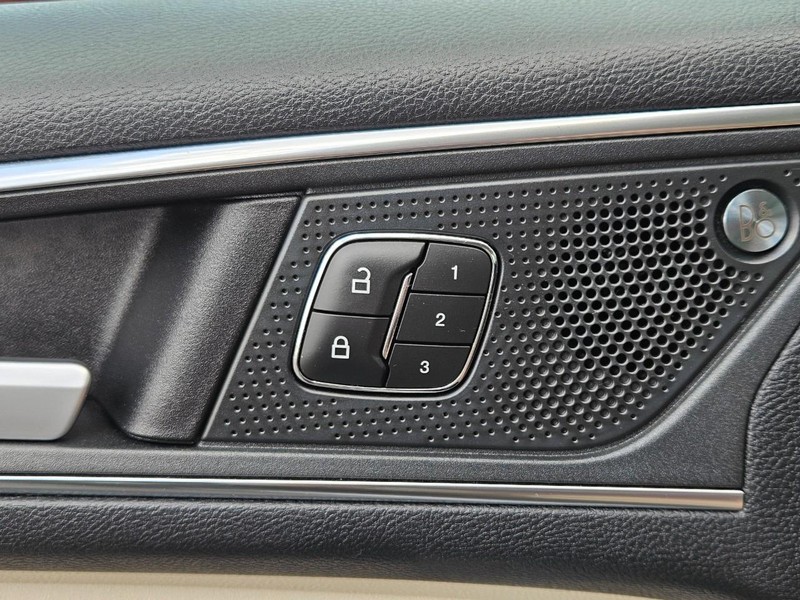 Ford Edge Vehicle Full-screen Gallery Image 15