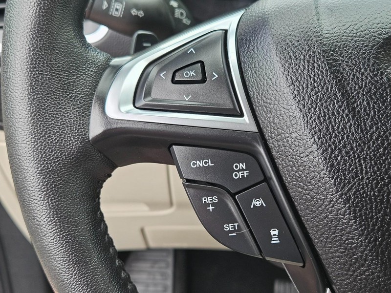 Ford Edge Vehicle Full-screen Gallery Image 16