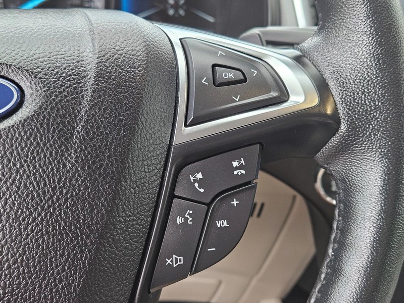 Ford Edge Vehicle Full-screen Gallery Image 17