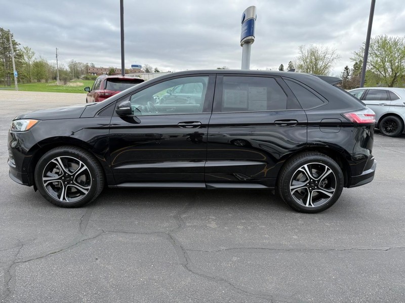 Ford Edge Vehicle Full-screen Gallery Image 2