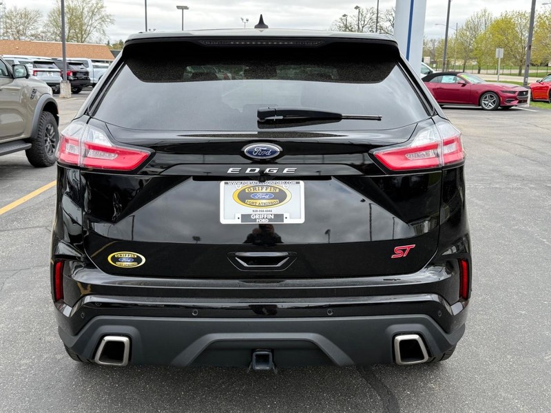 Ford Edge Vehicle Full-screen Gallery Image 4
