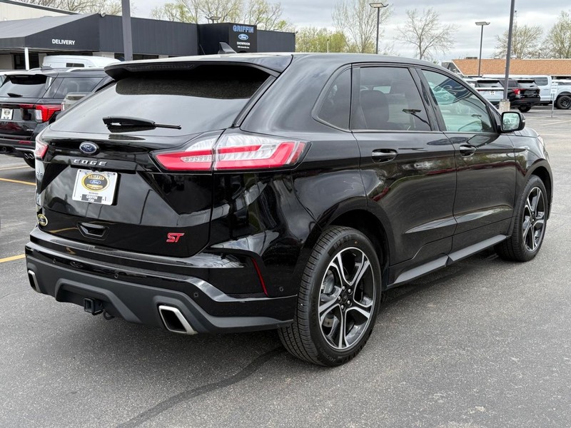 Ford Edge Vehicle Full-screen Gallery Image 6