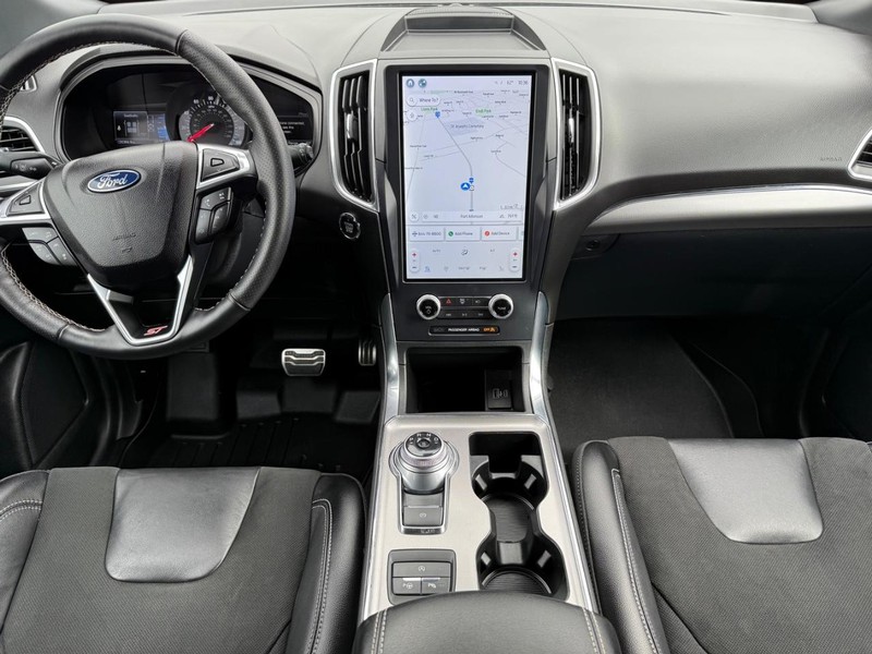 Ford Edge Vehicle Full-screen Gallery Image 9