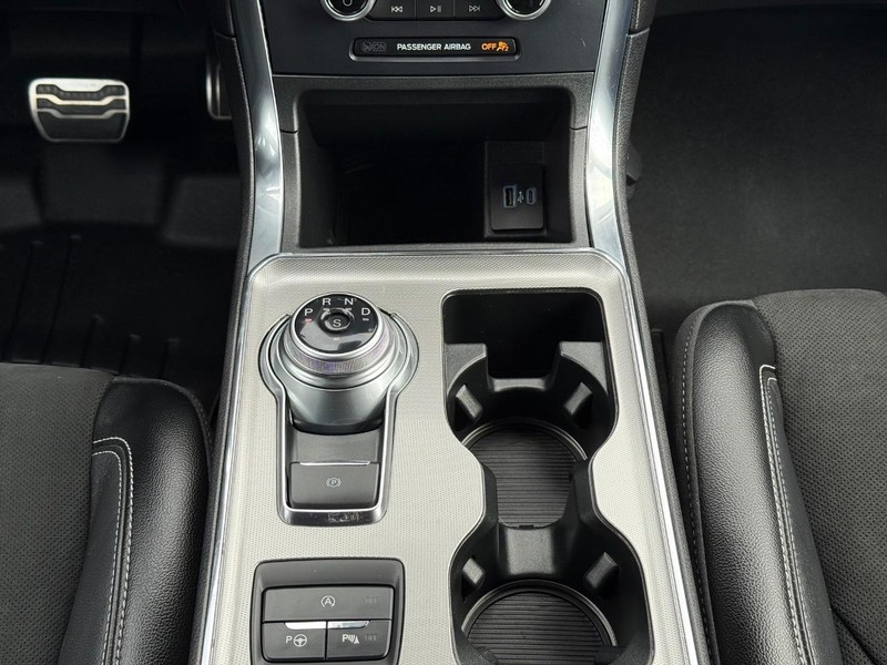 Ford Edge Vehicle Full-screen Gallery Image 11