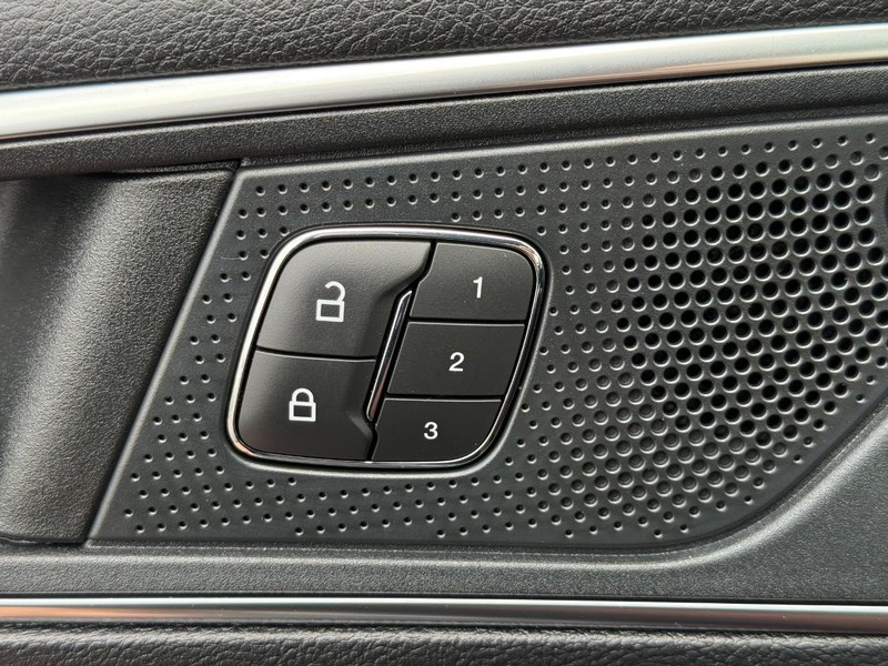 Ford Edge Vehicle Full-screen Gallery Image 14