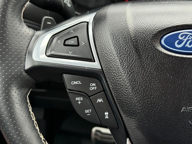 Ford Edge Vehicle Full-screen Gallery Image 15