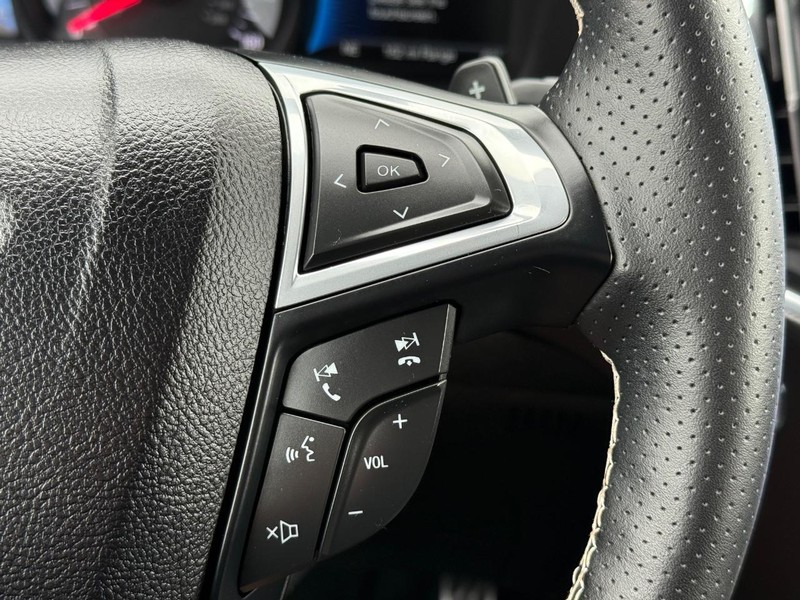 Ford Edge Vehicle Full-screen Gallery Image 16