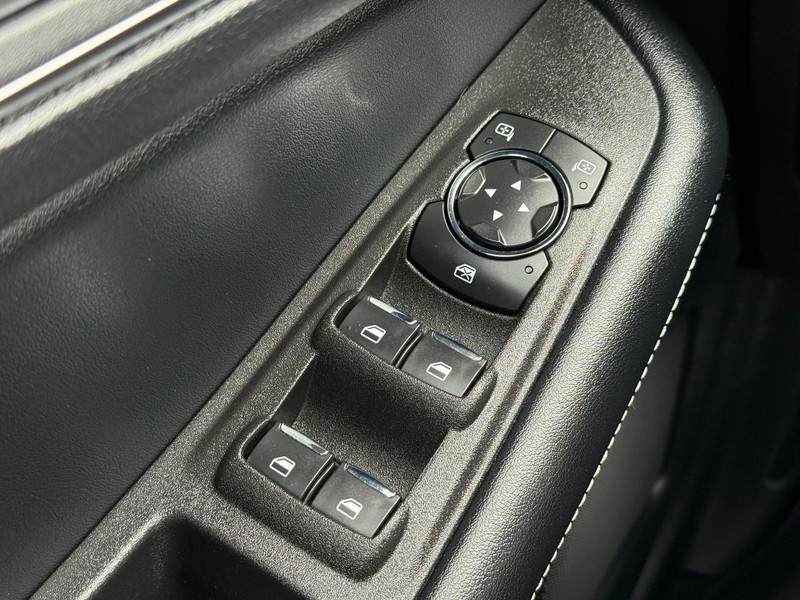 Ford Edge Vehicle Full-screen Gallery Image 20