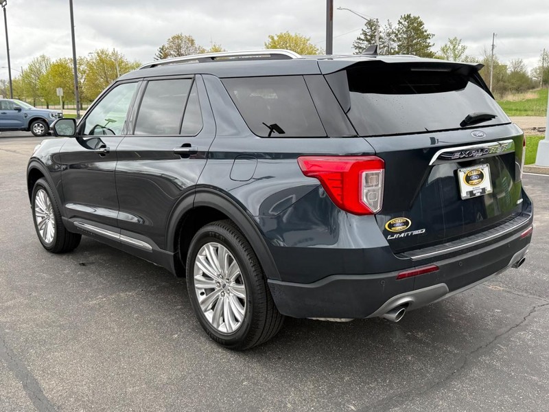 Ford Explorer Vehicle Full-screen Gallery Image 3
