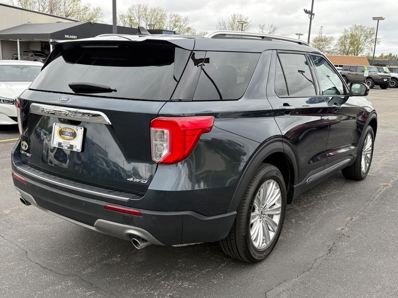 Ford Explorer Vehicle Full-screen Gallery Image 6