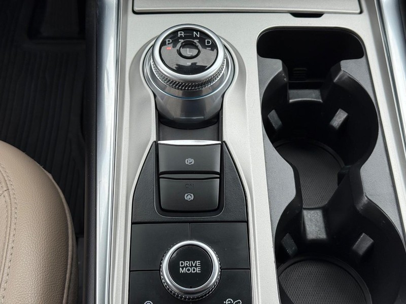 Ford Explorer Vehicle Full-screen Gallery Image 12