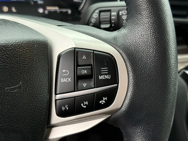 Ford Explorer Vehicle Full-screen Gallery Image 17