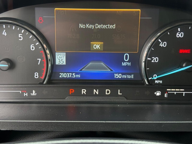 Ford Explorer Vehicle Full-screen Gallery Image 18