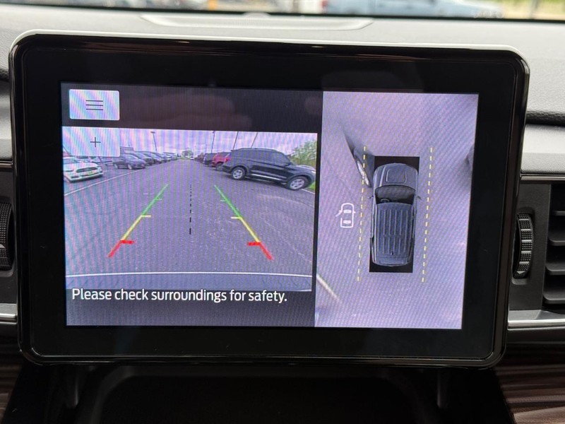 Ford Explorer Vehicle Full-screen Gallery Image 19