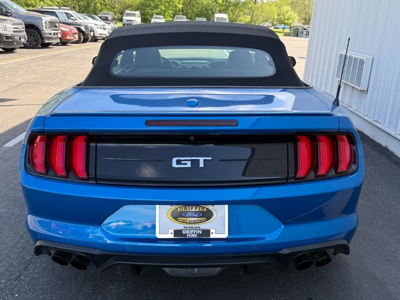 Ford Mustang Vehicle Full-screen Gallery Image 4