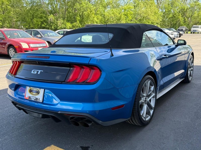 Ford Mustang Vehicle Full-screen Gallery Image 5
