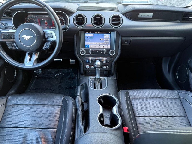 Ford Mustang Vehicle Full-screen Gallery Image 9