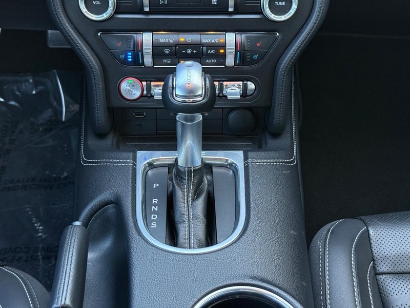 Ford Mustang Vehicle Full-screen Gallery Image 11