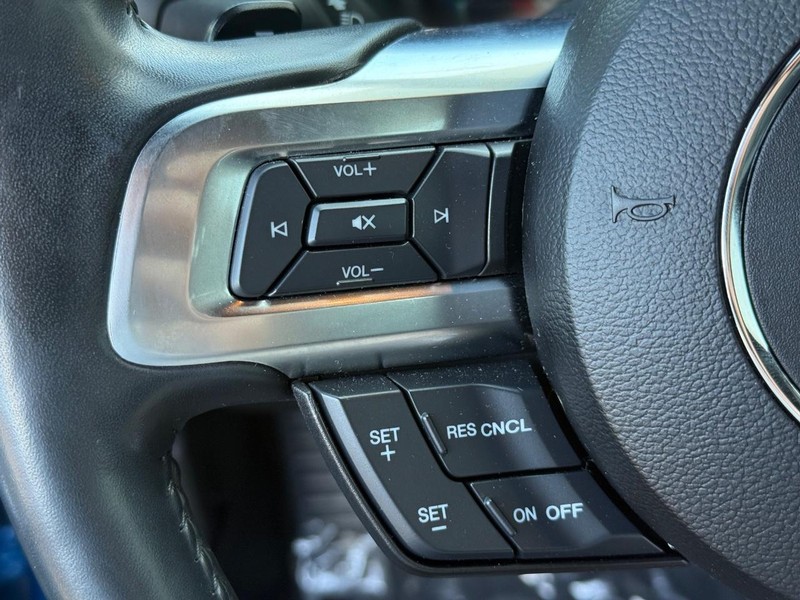 Ford Mustang Vehicle Full-screen Gallery Image 15