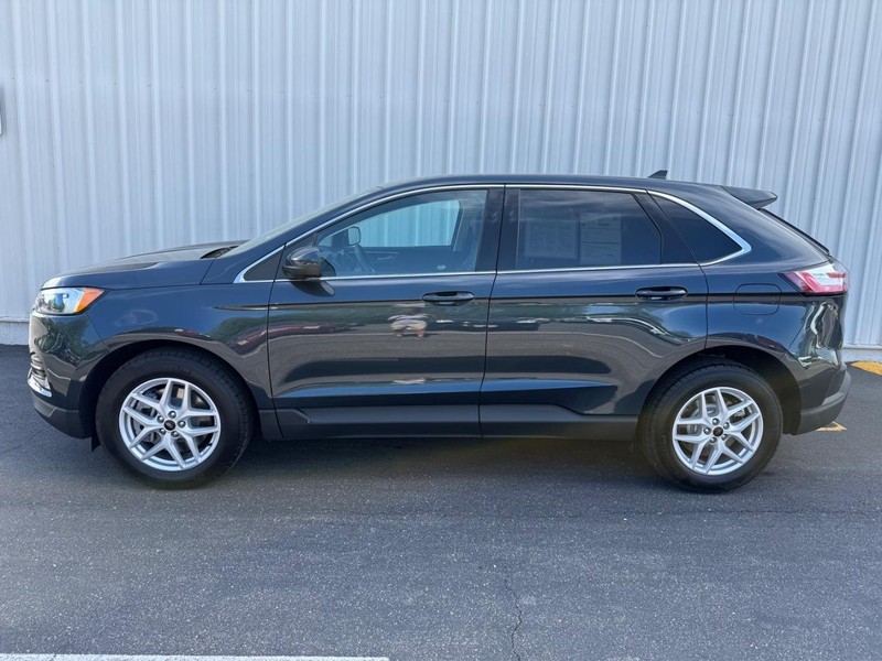 Ford Edge Vehicle Full-screen Gallery Image 2