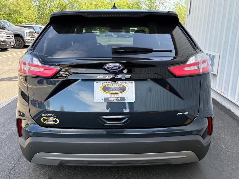 Ford Edge Vehicle Full-screen Gallery Image 4