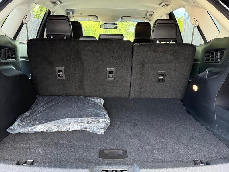 Ford Edge Vehicle Full-screen Gallery Image 5